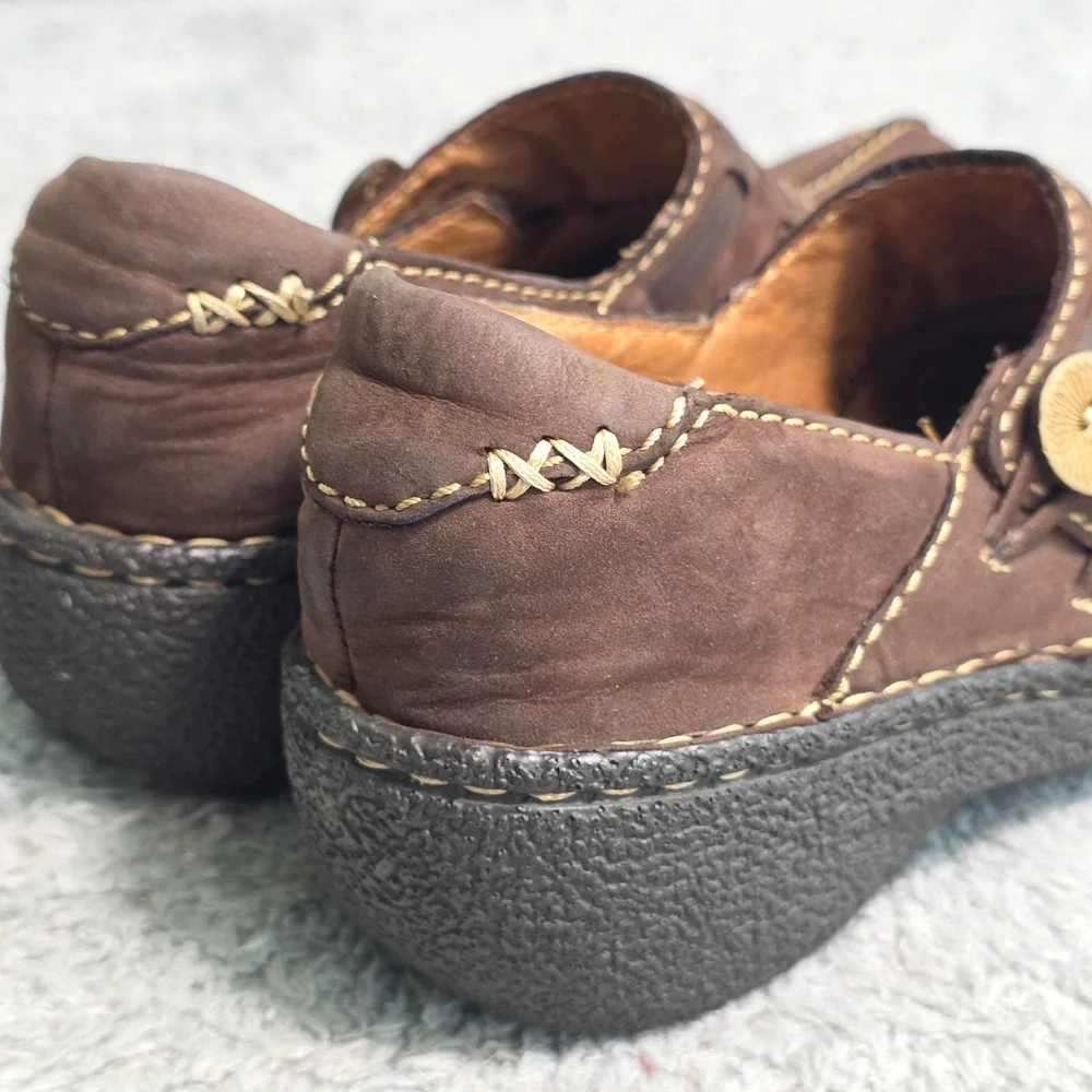 Clarks Artisan Earthy Loafers Brown Leather Button Detail Womens 6M Excellent‎